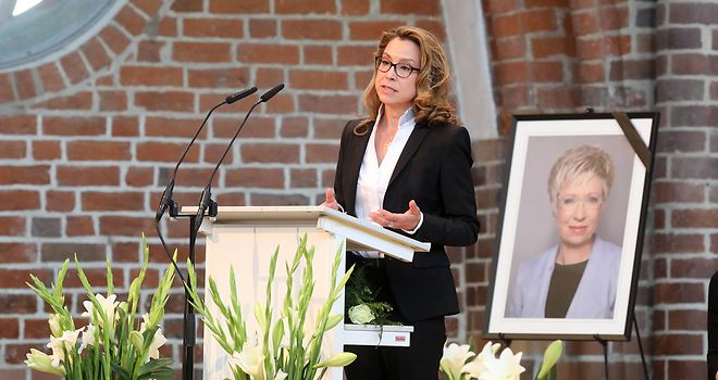 Präsidentin Carola Veit hält Rede beim Trauerakt für Sylvia Bretschneider
