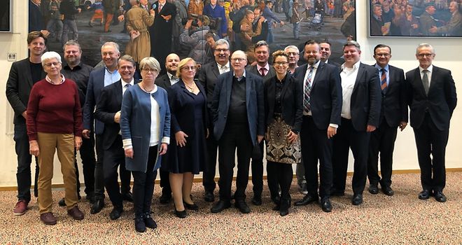 Gruppenfoto Präsidentin Carola Veit im Abgeordnetenhaus Berlin mit Präsident Ralf Wieland