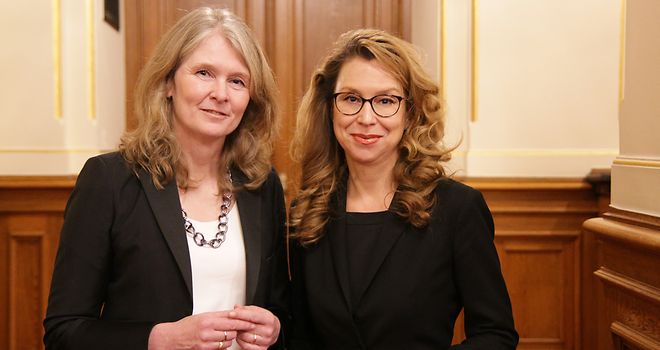 Neu gewählte Präsidentin des Verfassungsgerichts Birgitz Voßkühler mit Präsidentin Carola Veit