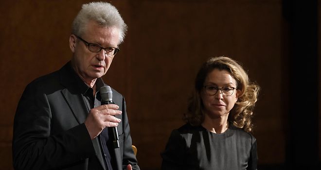Michael Batz und Carola Veit auf der Bühne bei der szenischen Lesung.