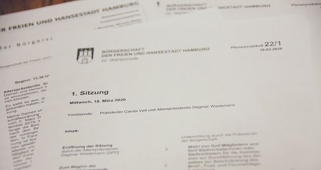 Symbolfoto von einem Plenarprotokoll der Hamburgischen Bürgerschaft.