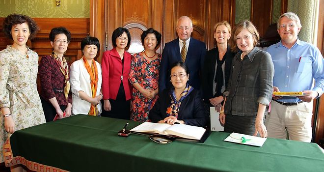 Frauenverband Shanghai besucht Rathaus